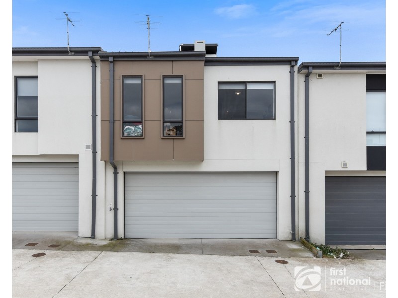 5 Daphne Walk, Clyde VIC 3978