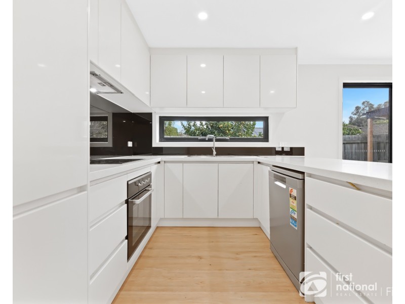 2/3 Hazelwood Avenue, Cranbourne North VIC 3977