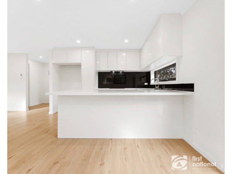 2/3 Hazelwood Avenue, Cranbourne North VIC 3977