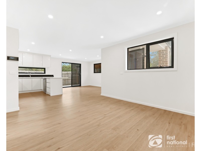 2/3 Hazelwood Avenue, Cranbourne North VIC 3977