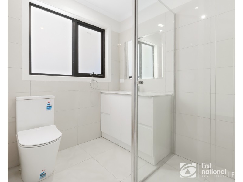 2/3 Hazelwood Avenue, Cranbourne North VIC 3977