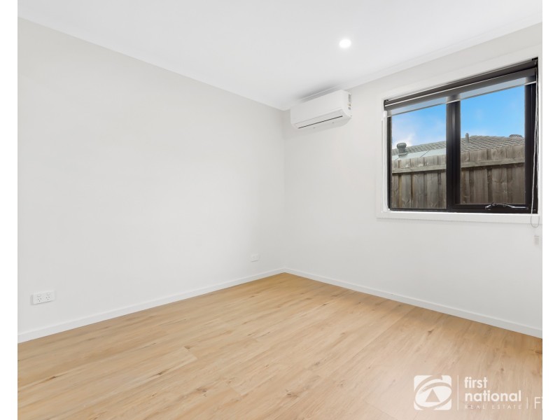 2/3 Hazelwood Avenue, Cranbourne North VIC 3977