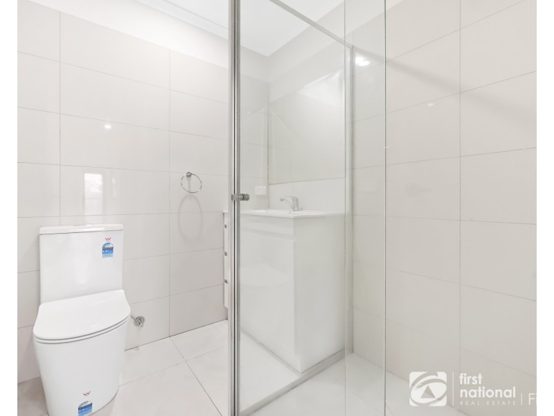 2/3 Hazelwood Avenue, Cranbourne North VIC 3977