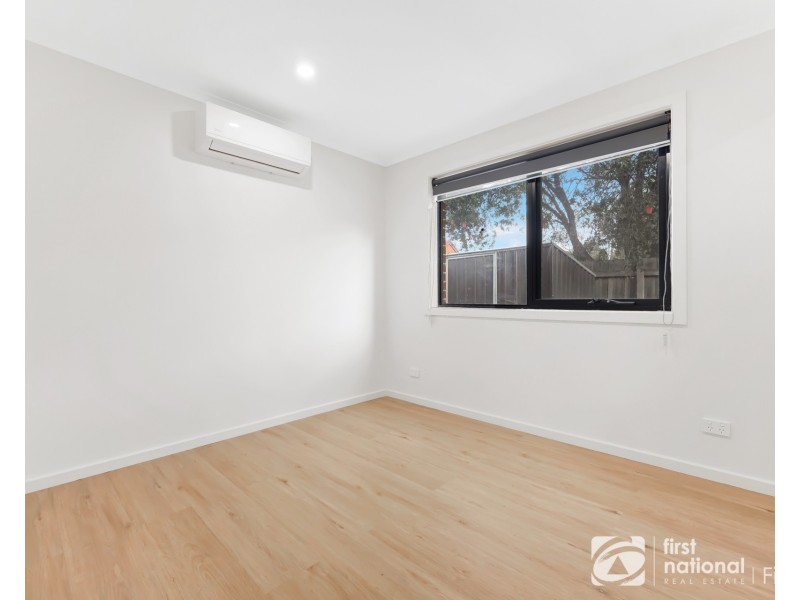 2/3 Hazelwood Avenue, Cranbourne North VIC 3977