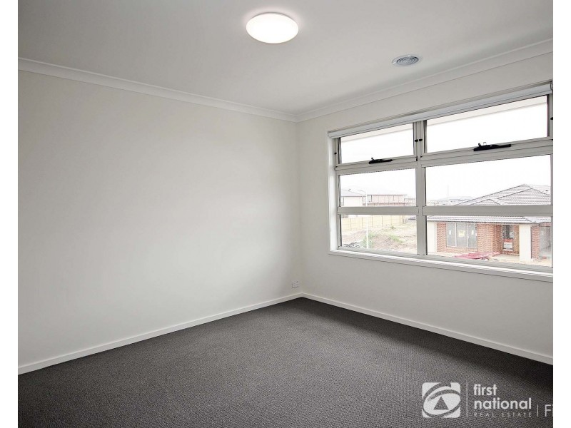 16 Lapis Street, Clyde VIC 3978