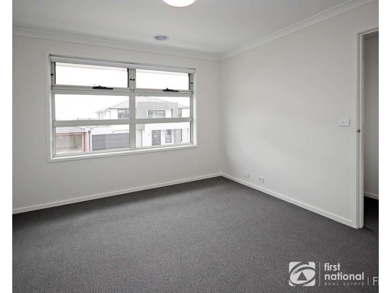 16 Lapis Street, Clyde VIC 3978