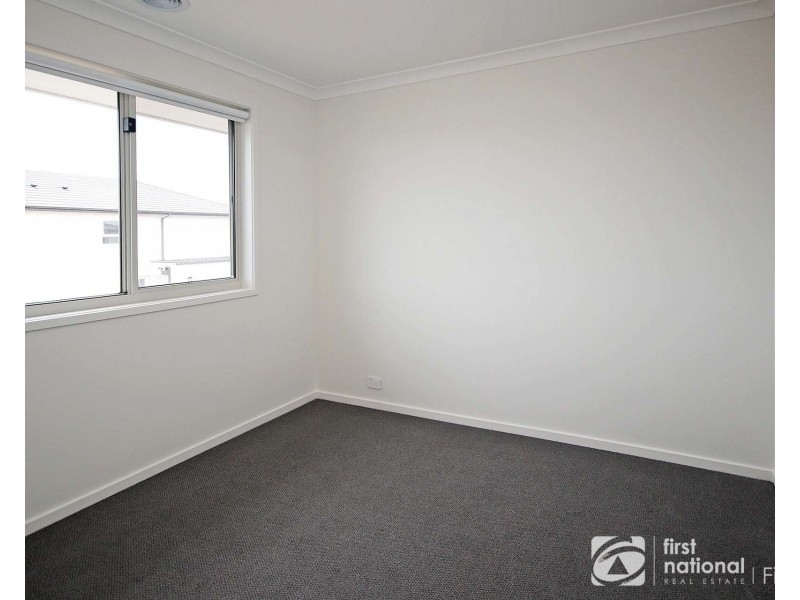 16 Lapis Street, Clyde VIC 3978