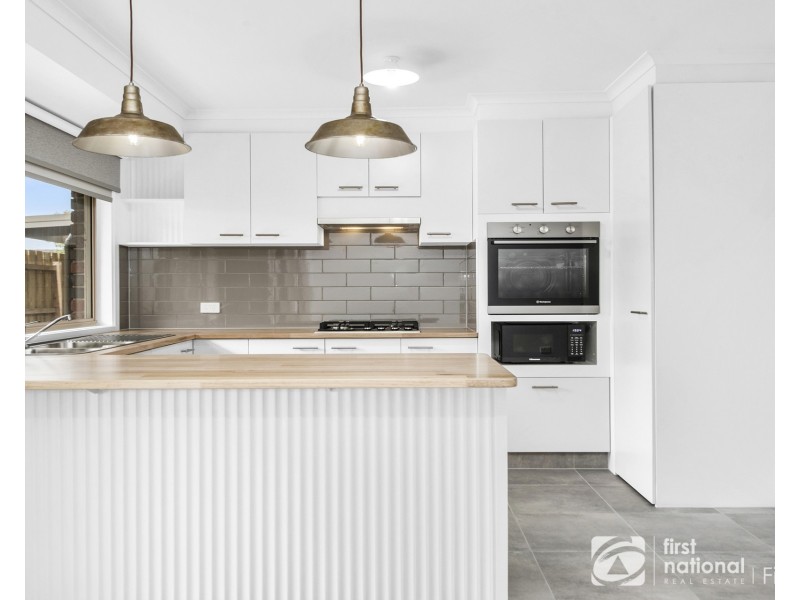 1/6 Delmont Court, Cranbourne VIC 3977