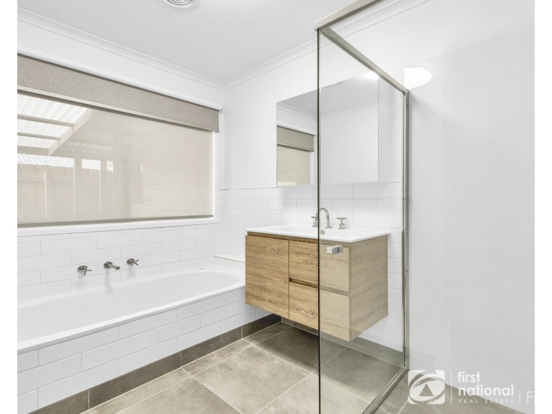 1/6 Delmont Court, Cranbourne VIC 3977