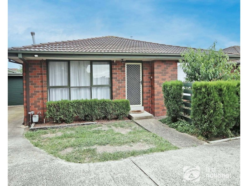 2/21 Lyall Street, Cranbourne VIC 3977