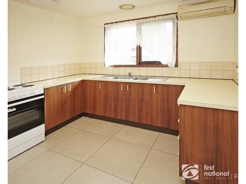 2/21 Lyall Street, Cranbourne VIC 3977