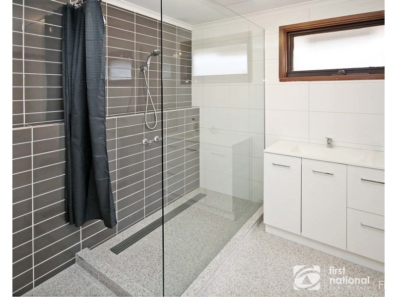 2/21 Lyall Street, Cranbourne VIC 3977