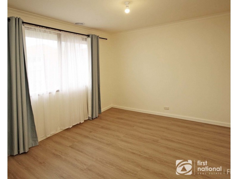 2/21 Lyall Street, Cranbourne VIC 3977