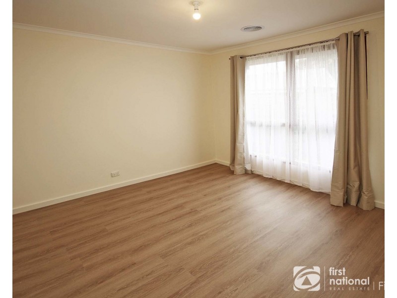 2/21 Lyall Street, Cranbourne VIC 3977