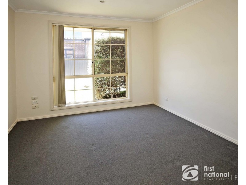 2/37 Lyall Street, Cranbourne VIC 3977