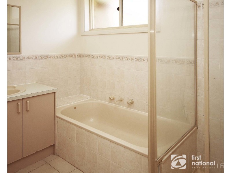 2/37 Lyall Street, Cranbourne VIC 3977