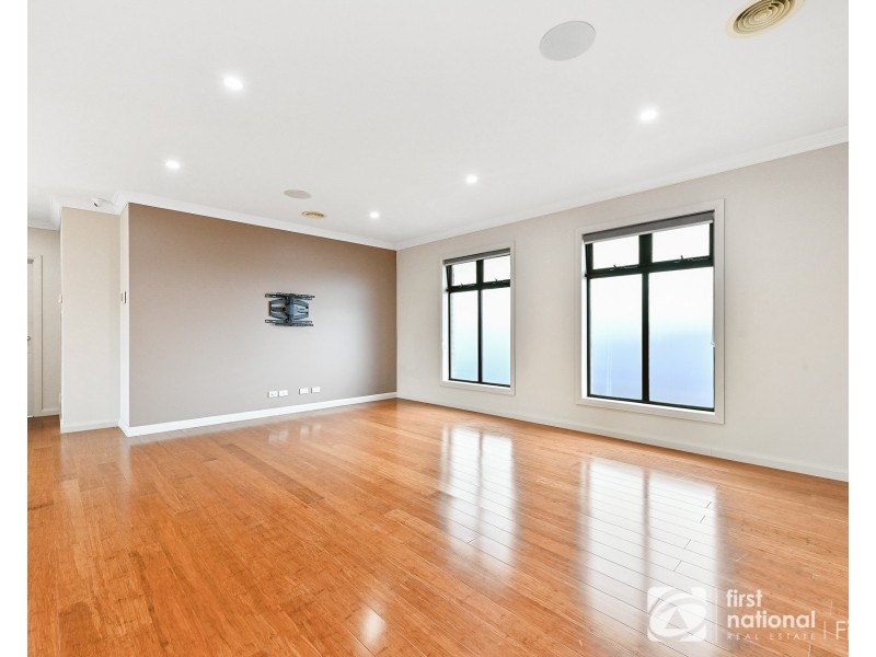 34 Brightstone Drive, Clyde North VIC 3978