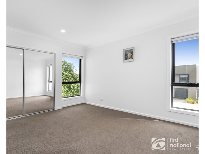 4 Lumeah Drive, Cranbourne West VIC 3977