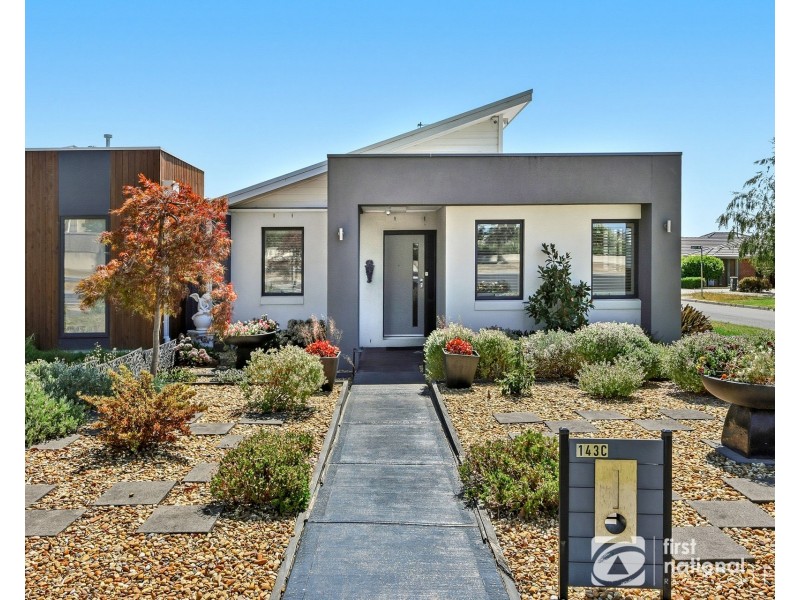 143 Wheelers Park Drive, Cranbourne North VIC 3977