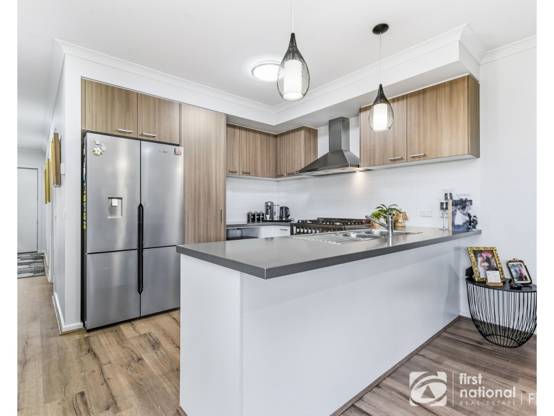 143 Wheelers Park Drive, Cranbourne North VIC 3977