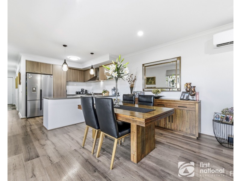 143 Wheelers Park Drive, Cranbourne North VIC 3977