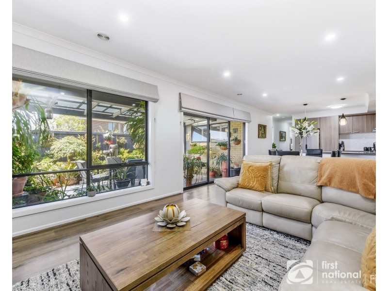 143 Wheelers Park Drive, Cranbourne North VIC 3977