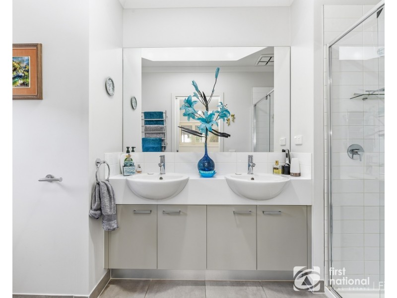 143 Wheelers Park Drive, Cranbourne North VIC 3977