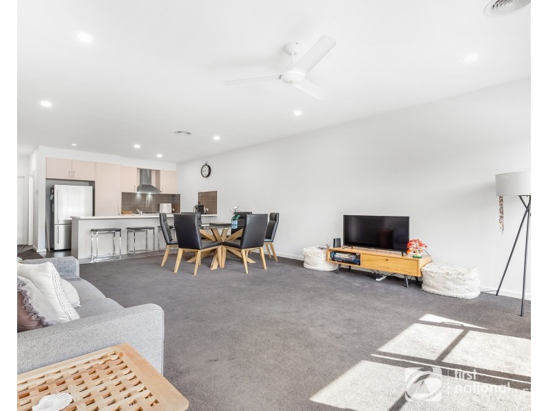 8 Push Pea Way, Cranbourne West VIC 3977