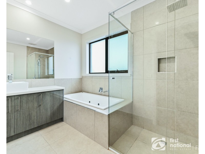 34. Brightstone Drive, Clyde North VIC 3978