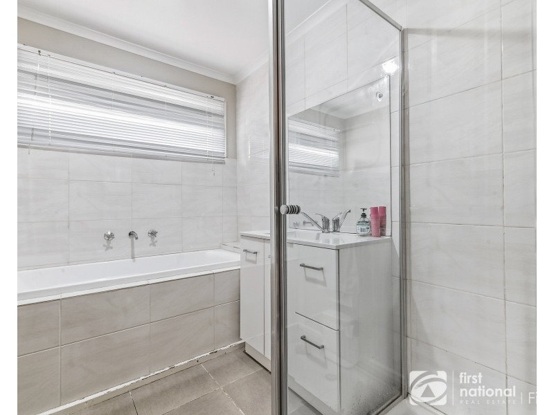 11 Evelyne Avenue, Cranbourne VIC 3977