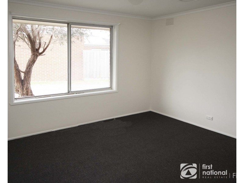 1/4 Walter Street, Cranbourne VIC 3977