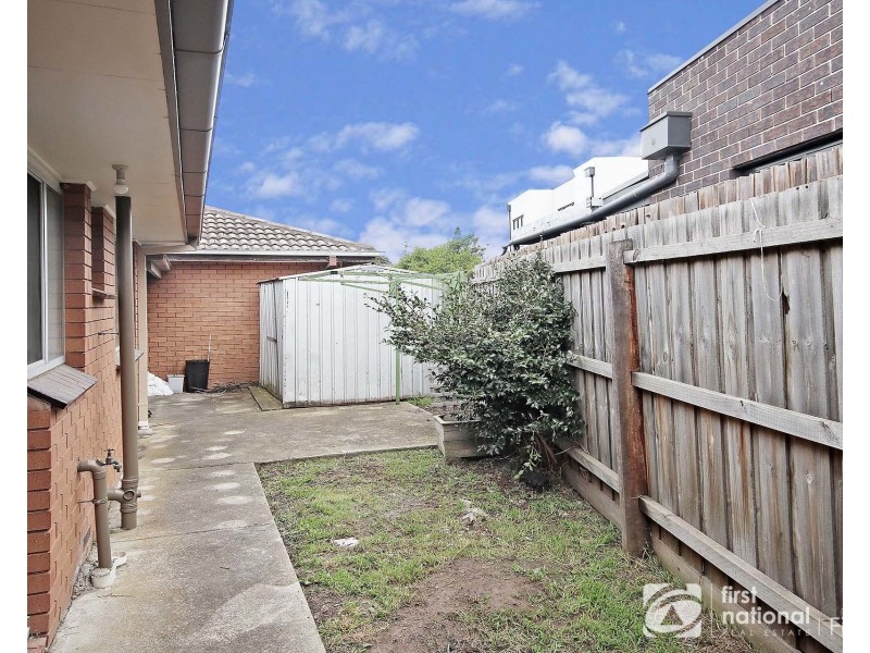 1/4 Walter Street, Cranbourne VIC 3977