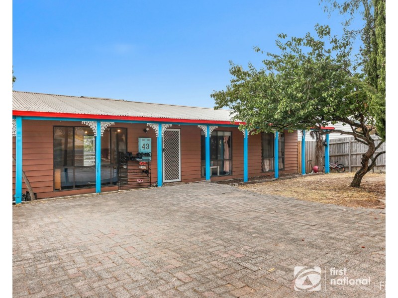 43 Willow Drive, Hampton Park VIC 3976