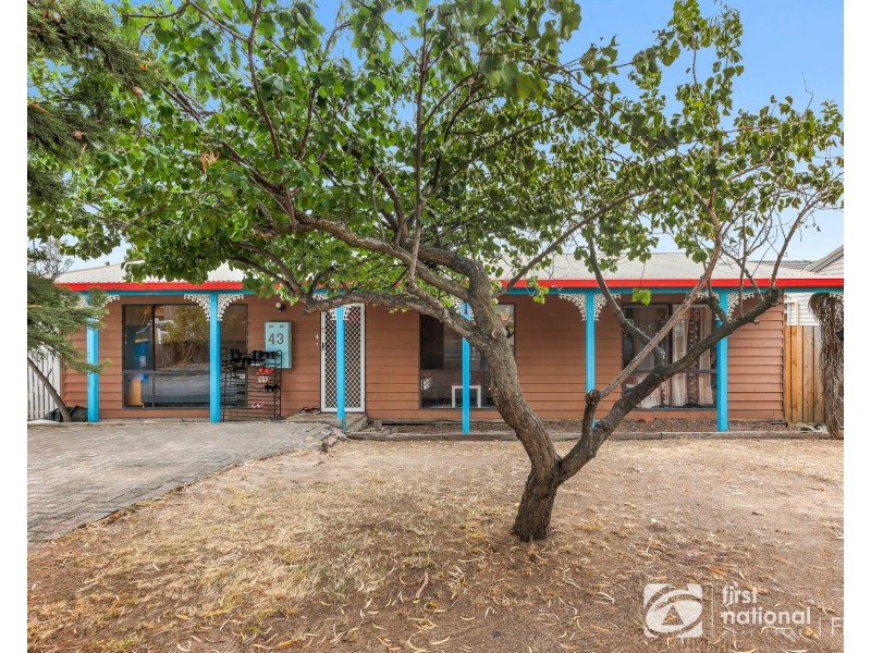 43 Willow Drive, Hampton Park VIC 3976