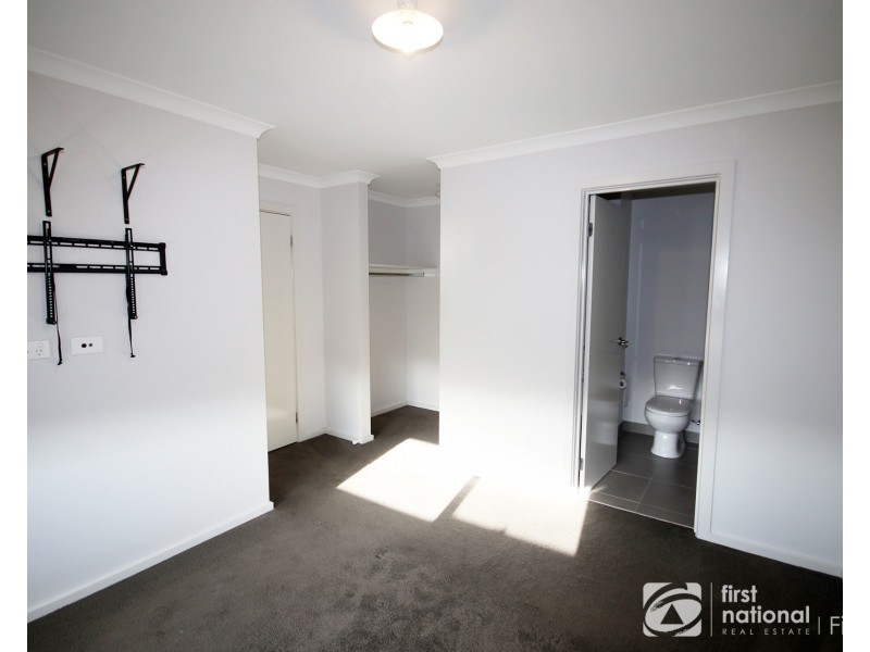 72 Stature Avenue, Clyde North VIC 3978