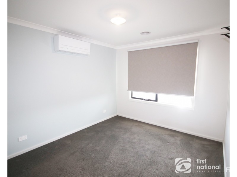 72 Stature Avenue, Clyde North VIC 3978