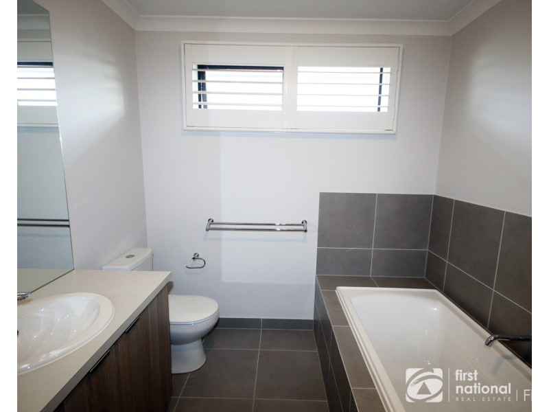 72 Stature Avenue, Clyde North VIC 3978