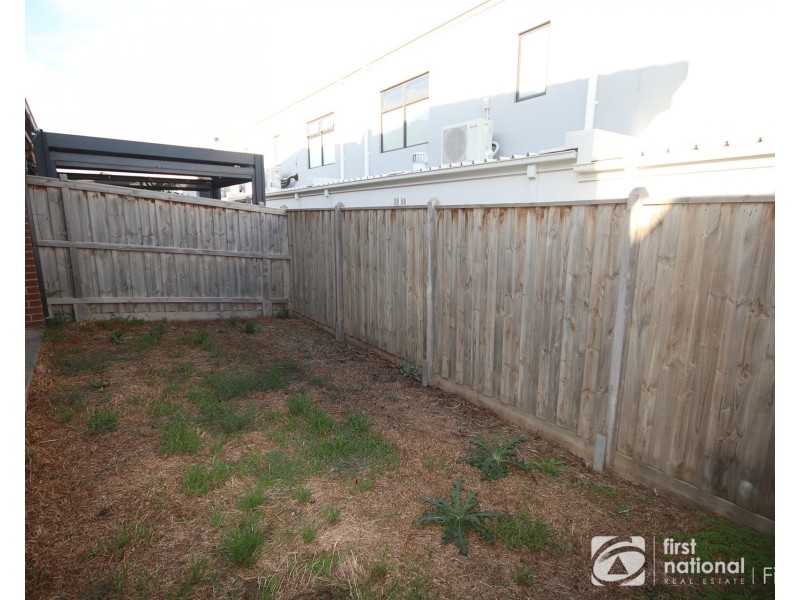 72 Stature Avenue, Clyde North VIC 3978