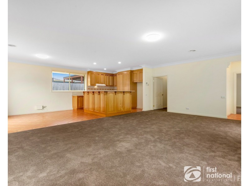 2/6 Lawson Close, Cranbourne VIC 3977