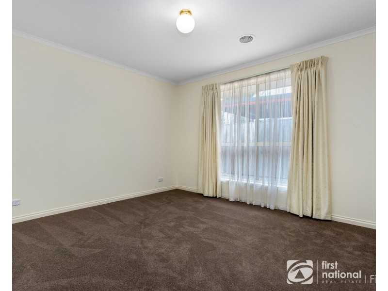 2/6 Lawson Close, Cranbourne VIC 3977