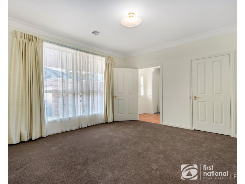 2/6 Lawson Close, Cranbourne VIC 3977