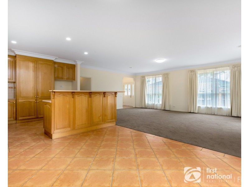 2/6 Lawson Close, Cranbourne VIC 3977