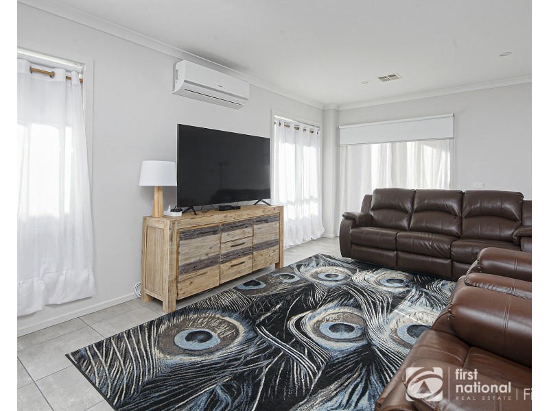 37 Clydevale Avenue, Clyde North VIC 3978