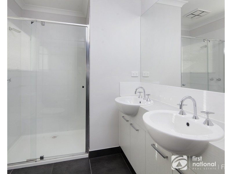 37 Clydevale Avenue, Clyde North VIC 3978