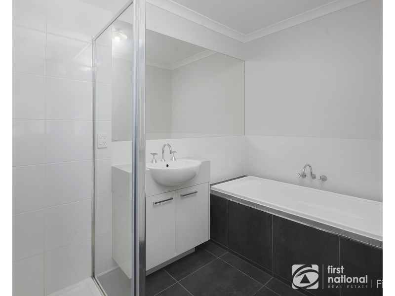 37 Clydevale Avenue, Clyde North VIC 3978