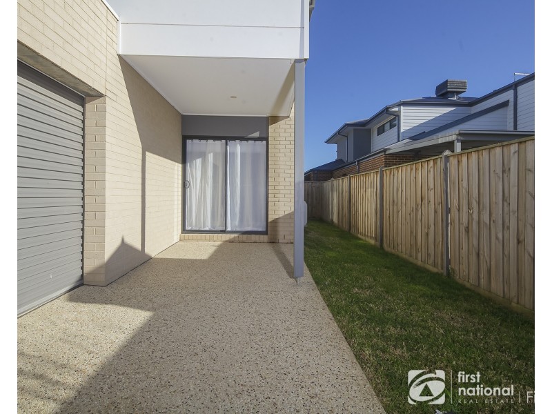 37 Clydevale Avenue, Clyde North VIC 3978