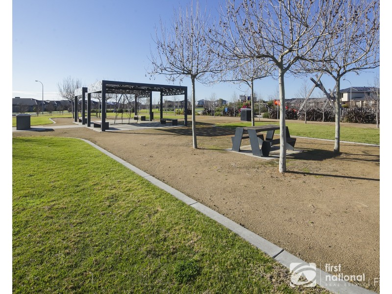 37 Clydevale Avenue, Clyde North VIC 3978