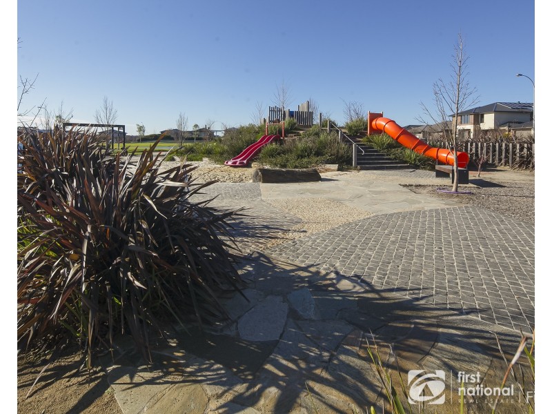 37 Clydevale Avenue, Clyde North VIC 3978