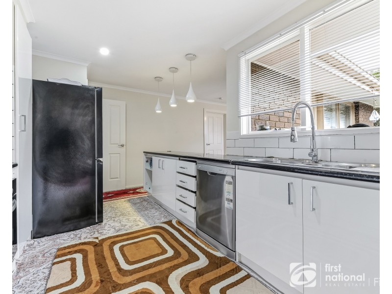 11 Evelyne Avenue, Cranbourne VIC 3977