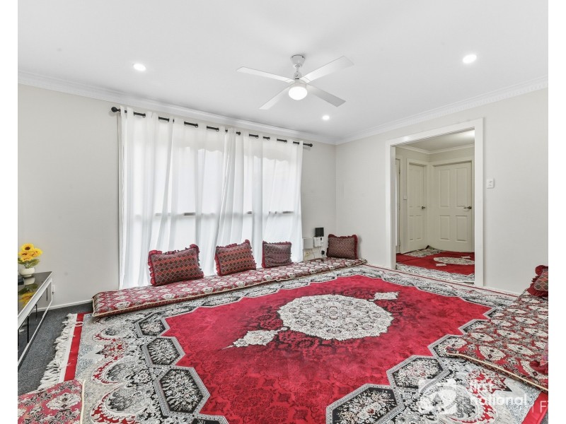 11 Evelyne Avenue, Cranbourne VIC 3977